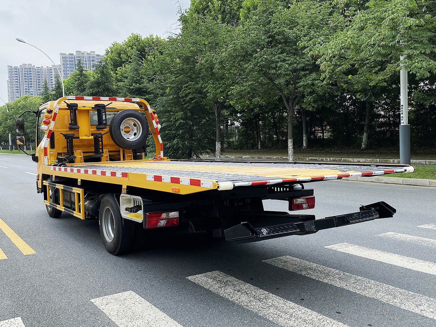 國六江鈴凱運(yùn)藍(lán)牌一體板清障車