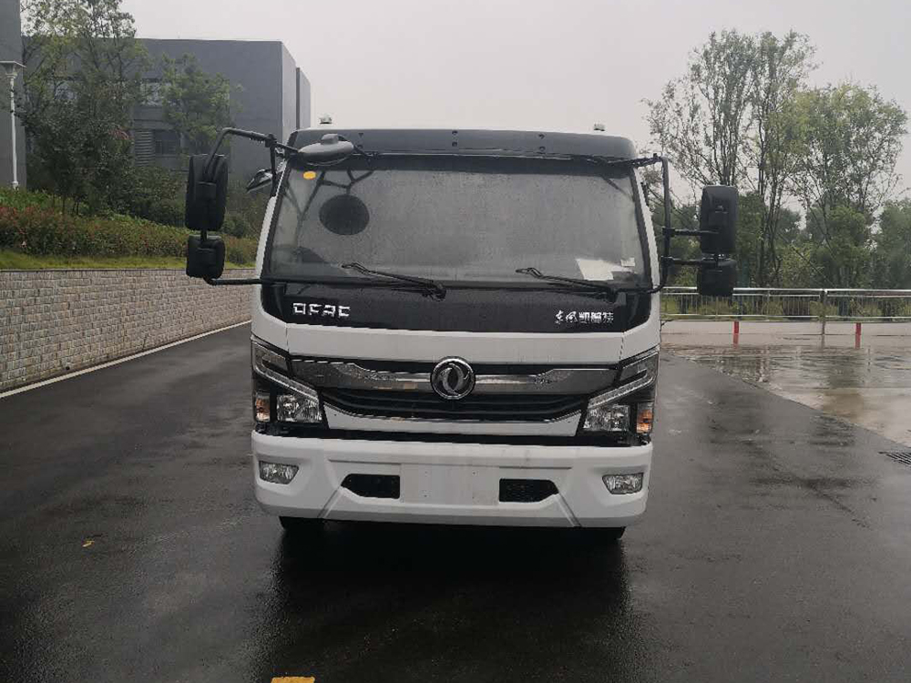 CL5090GQXBEV東風(fēng)純電動(dòng)護(hù)欄清洗車(chē)