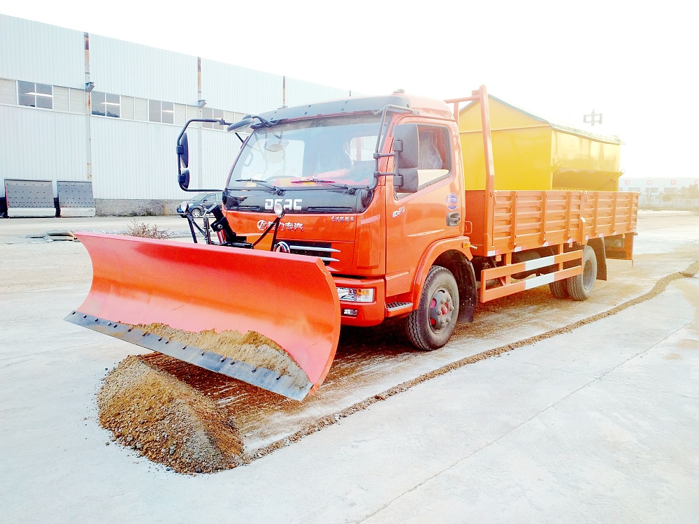 東風(fēng)大多利卡清雪融雪撒鹽車