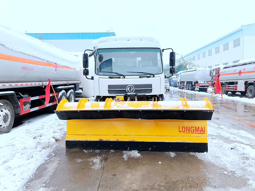 東風天錦多功能抑塵除雪車