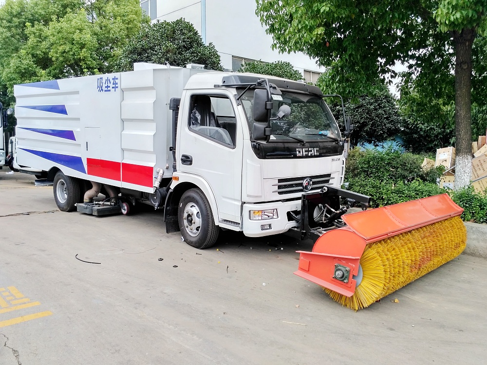 東風(fēng)大多利卡吸塵滾掃清雪車