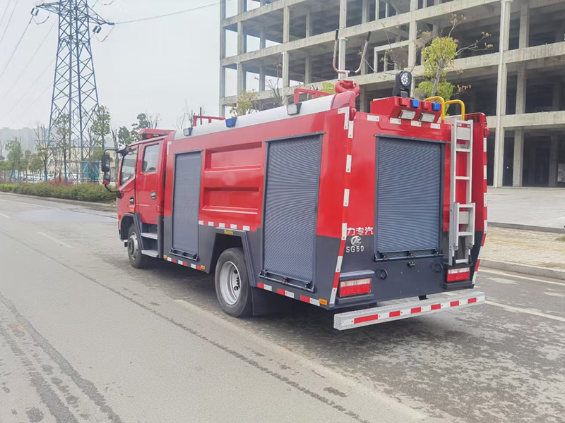 東風(fēng)多利卡5噸水罐消防車（150馬力）