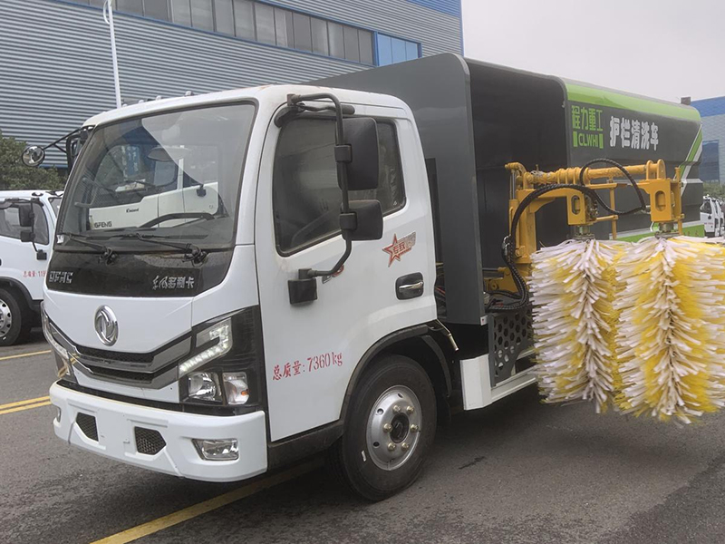 東風(fēng)小多利卡中置護(hù)欄清洗車-重工