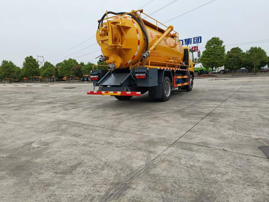 東風(fēng)多利卡一體罐清洗吸污車